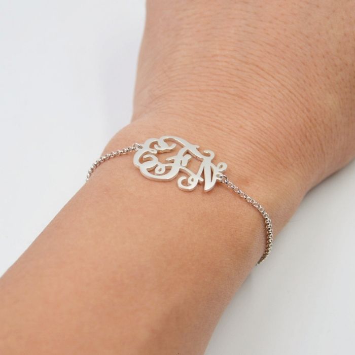 armband-mit-buchstaben-bohmischer-monogrammierter-schmuck-aus-edelstahl-316l