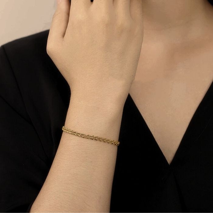 goldarmband-damen-750-gold-reines-18k-gold-echtes-weizenarmband-luxus-kostbar-damen-einzigartiger-schmuck